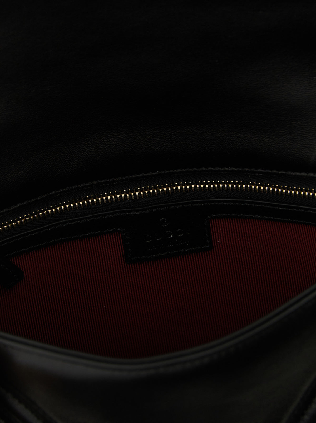 Gucci GG Marmont Black Chevron Matelassé Lambskin Shoulder Bag Doppia G Chain Strap Rosso Ancora Lining Women