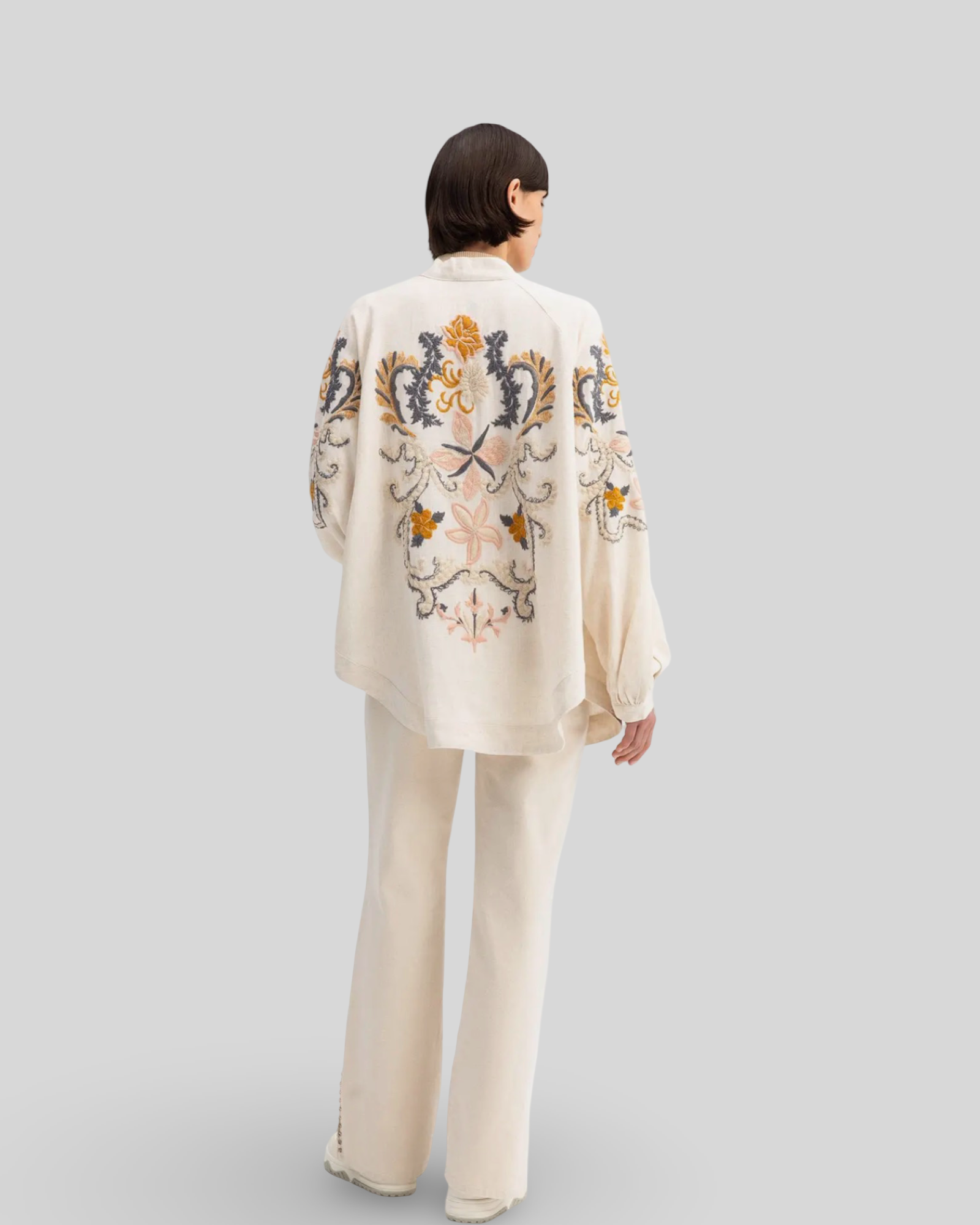 Kimono con Bordado Floral